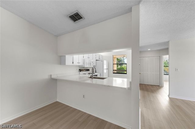 9265 Lake Park DR 201, Fort Myers, FL 33919