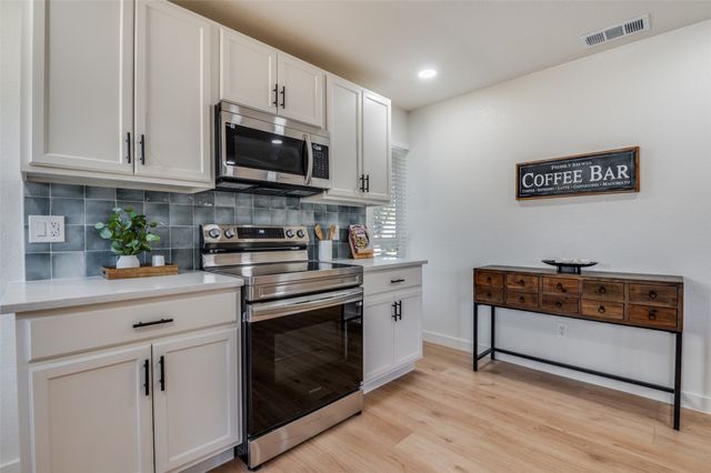 346 E Davis Circle, Duncanville, TX 75116