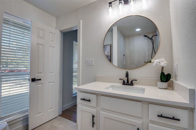 346 E Davis Circle, Duncanville, TX 75116