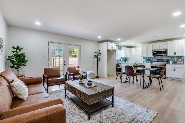 346 E Davis Circle, Duncanville, TX 75116