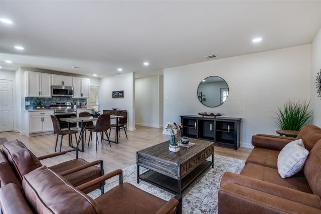 346 E Davis Circle, Duncanville, TX 75116