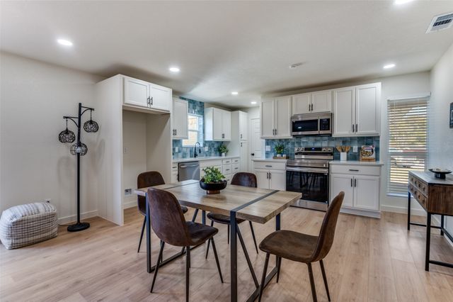 346 E Davis Circle, Duncanville, TX 75116