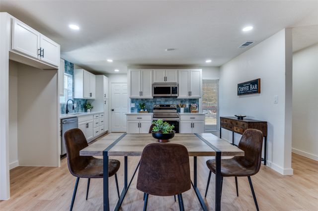 346 E Davis Circle, Duncanville, TX 75116