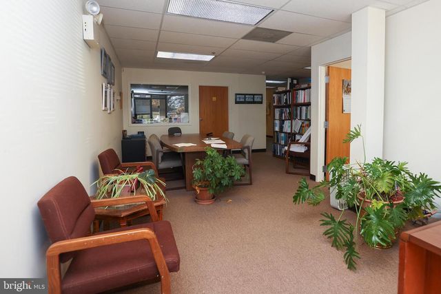 200 HIGHPOINT DR #214, Chalfont, PA 18914