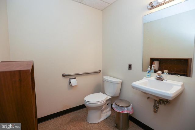 200 HIGHPOINT DR #214, Chalfont, PA 18914