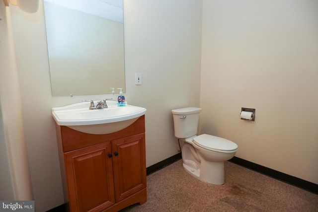 200 HIGHPOINT DR #214, Chalfont, PA 18914