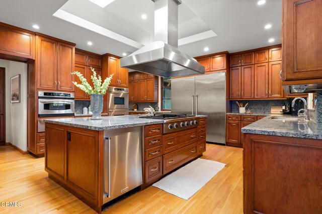 921 Chapea Road, Pasadena, CA 91107