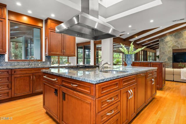 921 Chapea Road, Pasadena, CA 91107