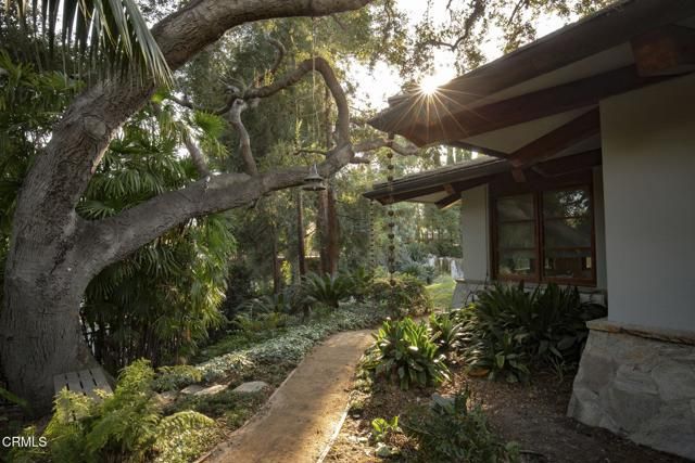 921 Chapea Road, Pasadena, CA 91107