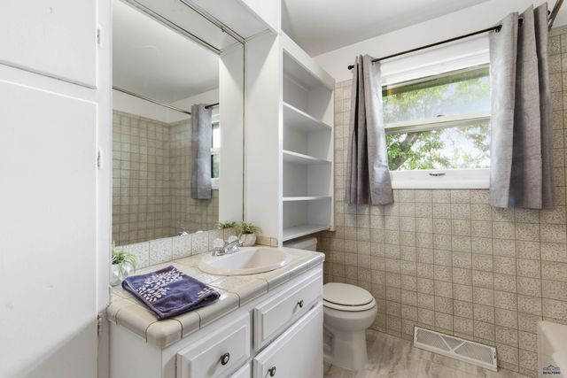 4586 WENTWORTH DR, Rapid City, SD 57702