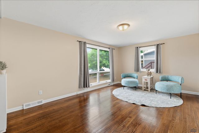 4586 WENTWORTH DR, Rapid City, SD 57702