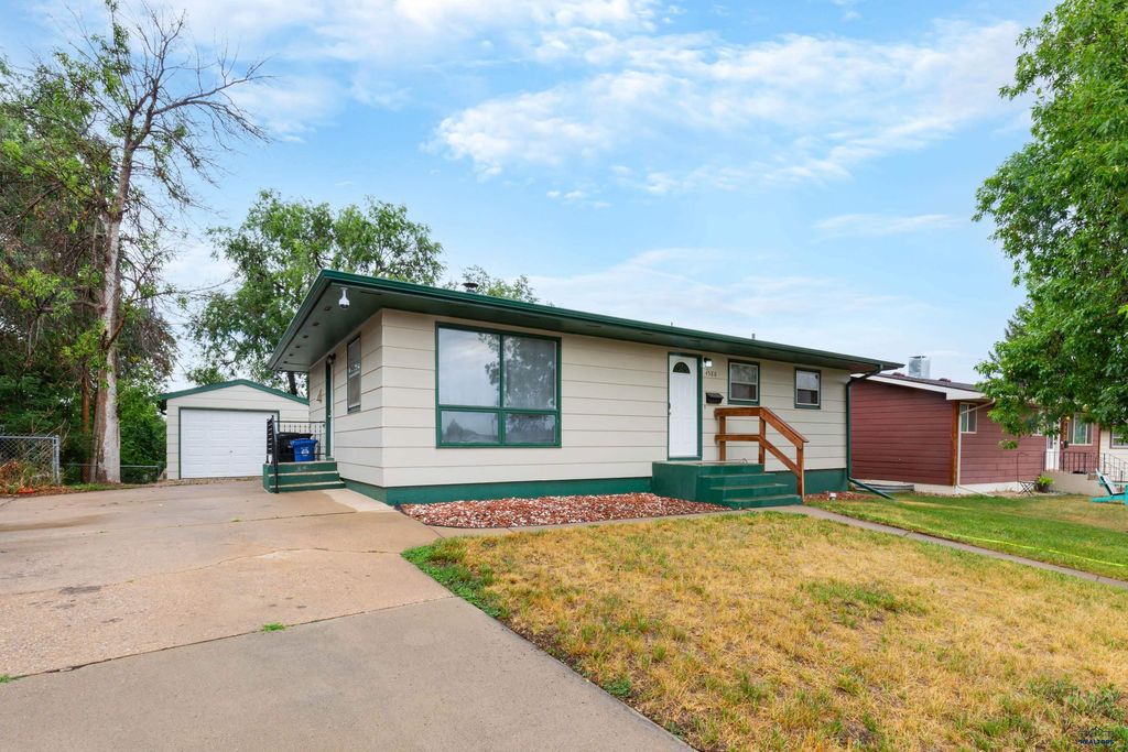 4586 WENTWORTH DR, Rapid City, SD 57702