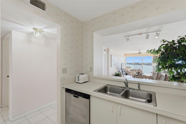 6001 BAHIA DEL MAR CIRCLE 529, St Petersburg, FL 33715