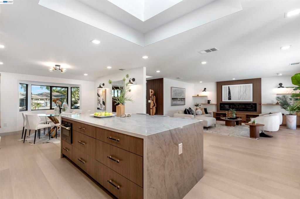 Image 12 of property listing at 1131 Ruth Drive, San Jose, CA 95125