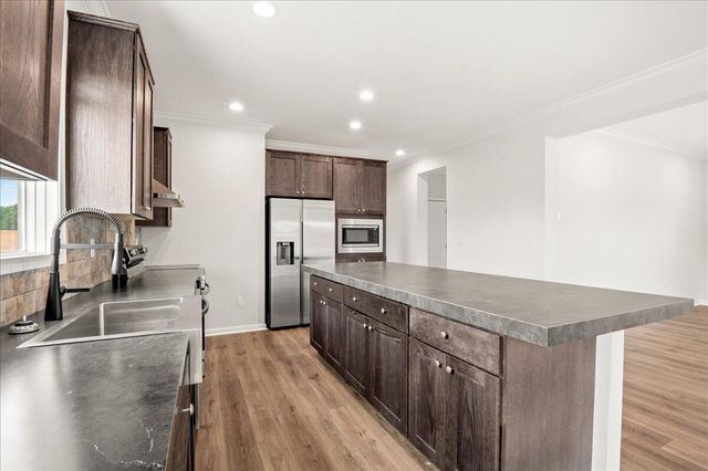 505 Sam Black Road, London, KY 40741