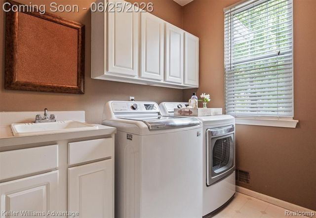 1270 Buckboard Circle, South Lyon, MI 48178