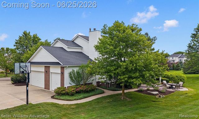 1270 Buckboard Circle, South Lyon, MI 48178