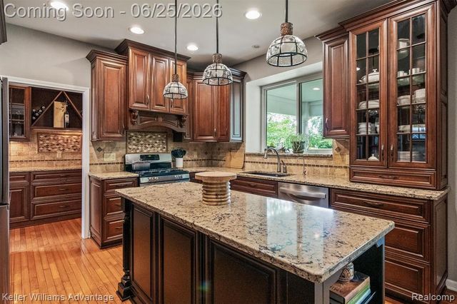 1270 Buckboard Circle, South Lyon, MI 48178