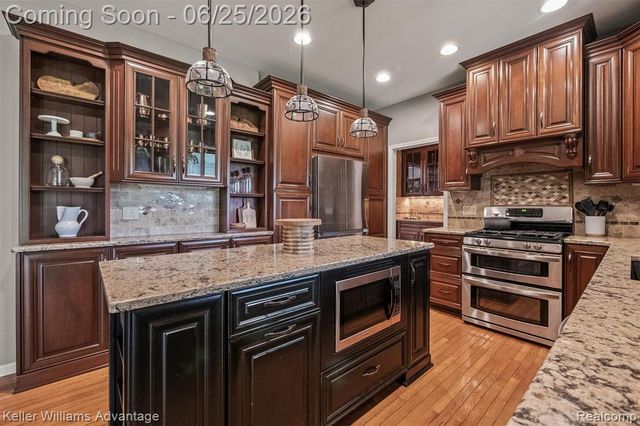 1270 Buckboard Circle, South Lyon, MI 48178