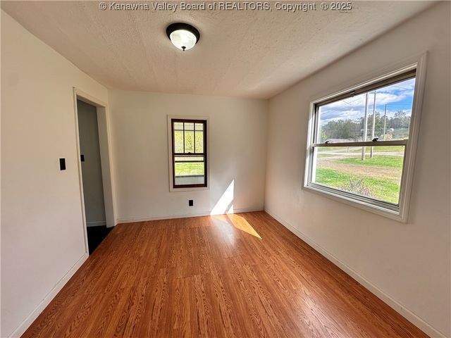 3738 Redmond Ridge Road, Gallipolis Ferry, WV 25515