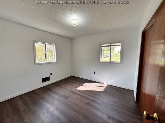 3738 Redmond Ridge Road, Gallipolis Ferry, WV 25515