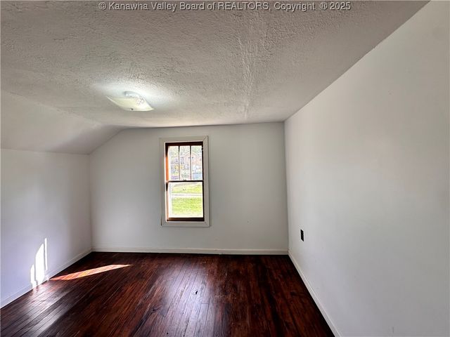 3738 Redmond Ridge Road, Gallipolis Ferry, WV 25515