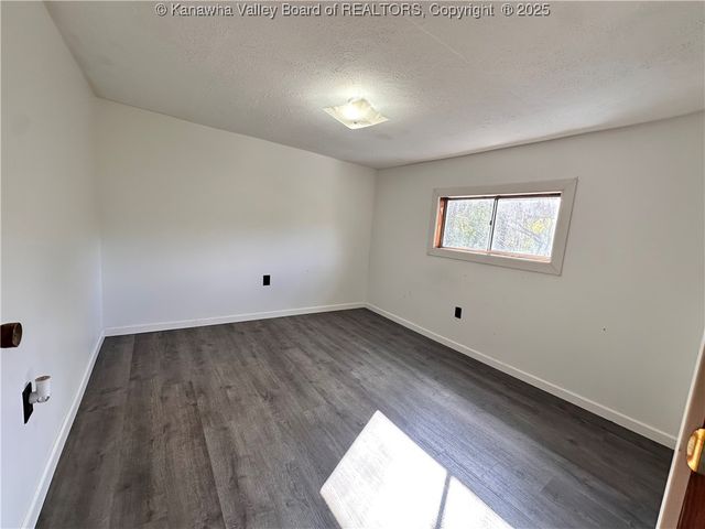 3738 Redmond Ridge Road, Gallipolis Ferry, WV 25515