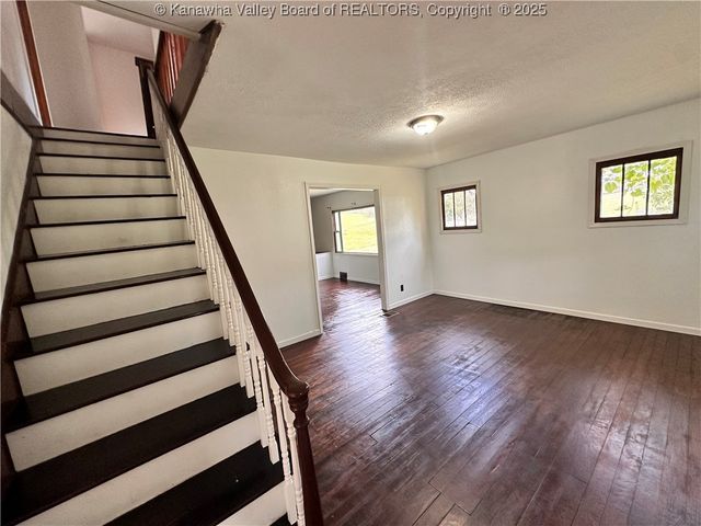 3738 Redmond Ridge Road, Gallipolis Ferry, WV 25515