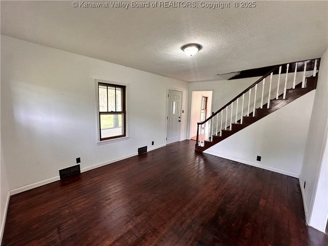 3738 Redmond Ridge Road, Gallipolis Ferry, WV 25515