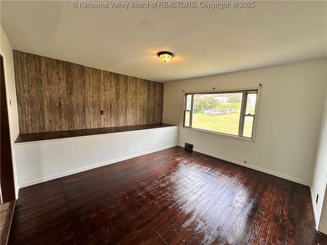 3738 Redmond Ridge Road, Gallipolis Ferry, WV 25515