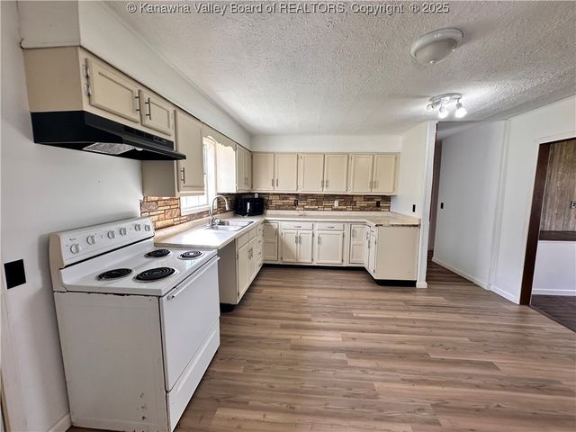 3738 Redmond Ridge Road, Gallipolis Ferry, WV 25515