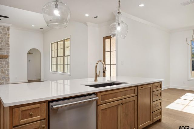 22039 CR 3312, Chandler, TX 75758
