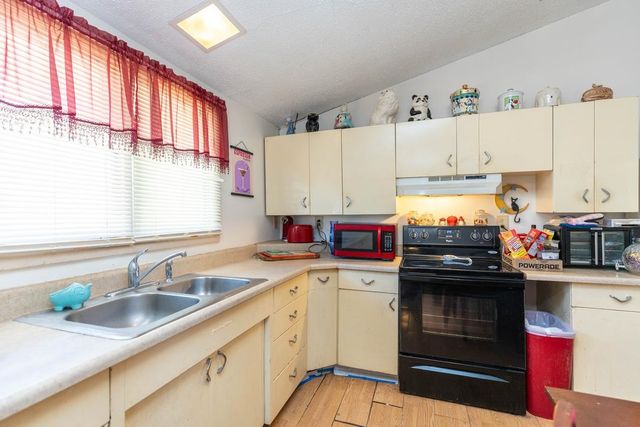 156 Florida, Salina, KS 67401