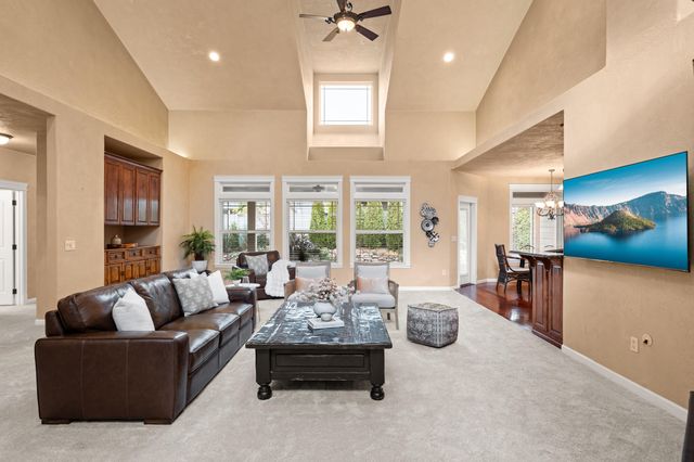 2161 Duncan Drive, Medford, OR 97504