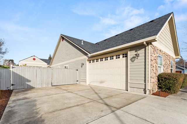 2161 Duncan Drive, Medford, OR 97504