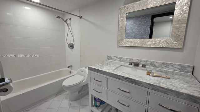 250 Galen Dr 32, Key Biscayne, FL 33149