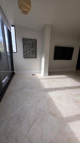 250 Galen Dr 32, Key Biscayne, FL 33149