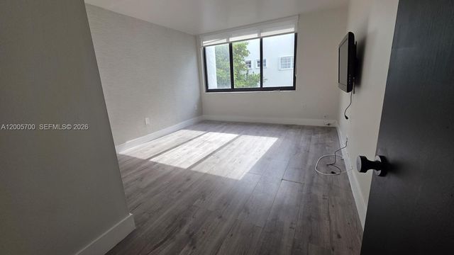 250 Galen Dr 32, Key Biscayne, FL 33149