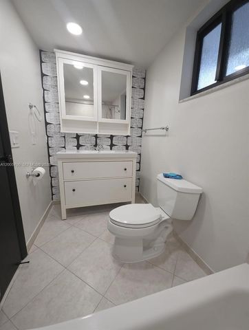 250 Galen Dr 32, Key Biscayne, FL 33149