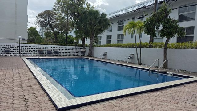 250 Galen Dr 32, Key Biscayne, FL 33149