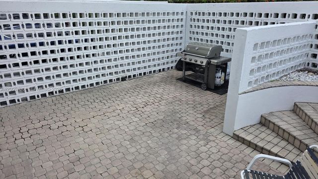 250 Galen Dr 32, Key Biscayne, FL 33149