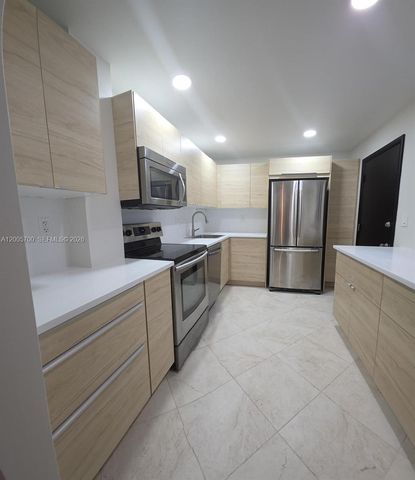 250 Galen Dr 32, Key Biscayne, FL 33149