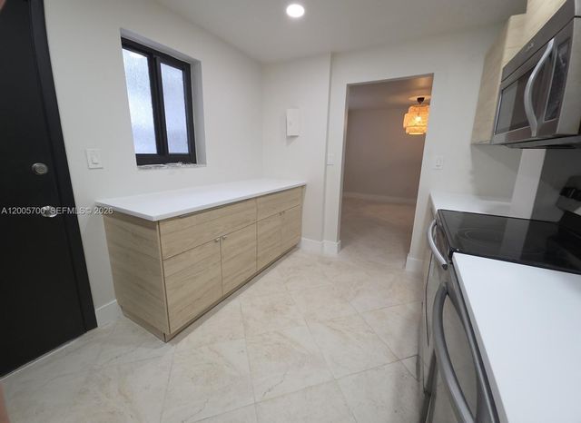 250 Galen Dr 32, Key Biscayne, FL 33149