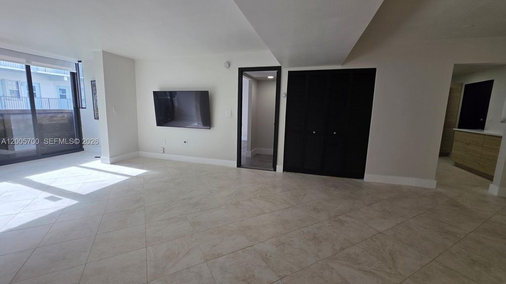 250 Galen Dr 32, Key Biscayne, FL 33149