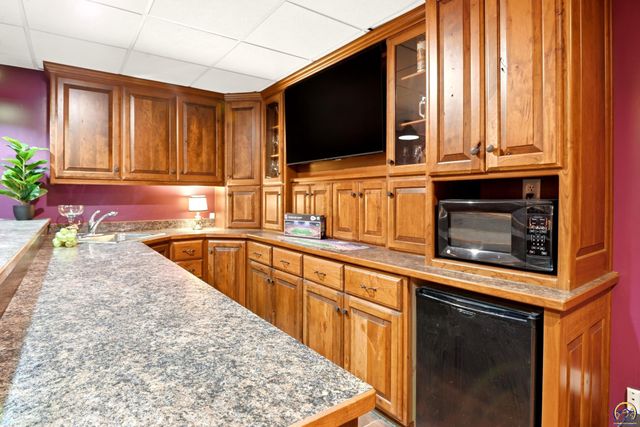 1526 SE 85th St, Wakarusa, KS 66546