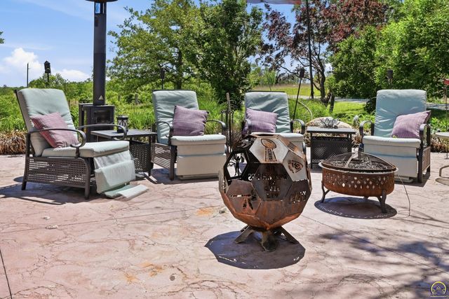 1526 SE 85th St, Wakarusa, KS 66546