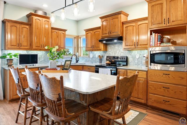 1526 SE 85th St, Wakarusa, KS 66546