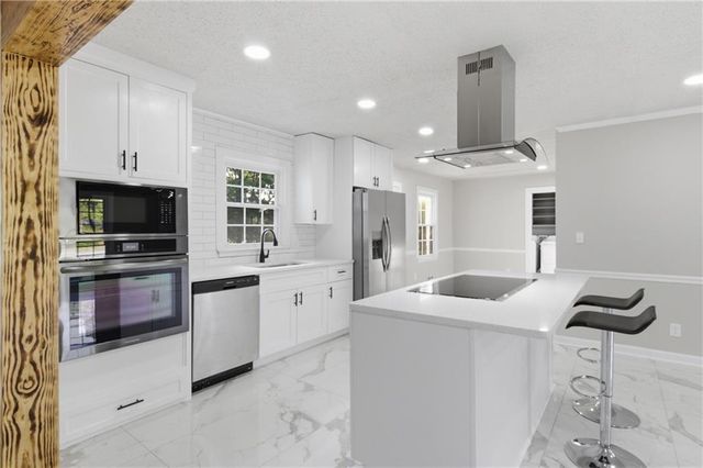 492 S Susan Creek Drive, Stone Mountain, GA 30083