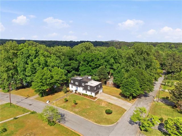 492 S Susan Creek Drive, Stone Mountain, GA 30083