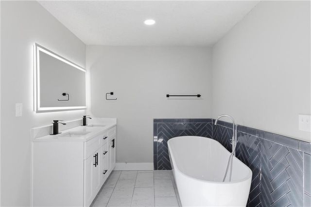 492 S Susan Creek Drive, Stone Mountain, GA 30083